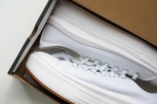 匡威低帮帆布鞋，匡威低帮帆布鞋应该如何搭配（图赏：中性设计加厚底）