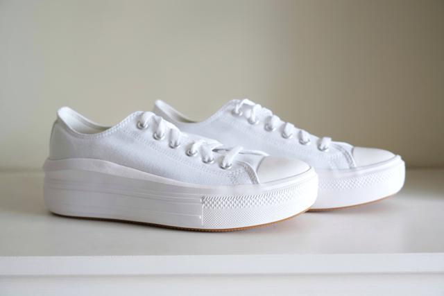 匡威低帮帆布鞋，匡威低帮帆布鞋应该如何搭配（图赏：中性设计加厚底）
