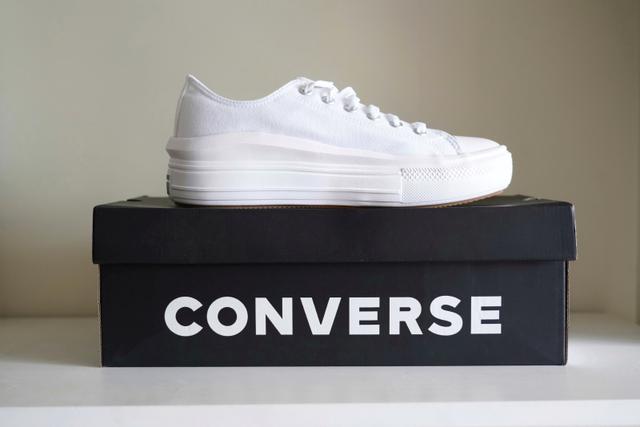 匡威低帮帆布鞋，匡威低帮帆布鞋应该如何搭配（图赏：中性设计加厚底）