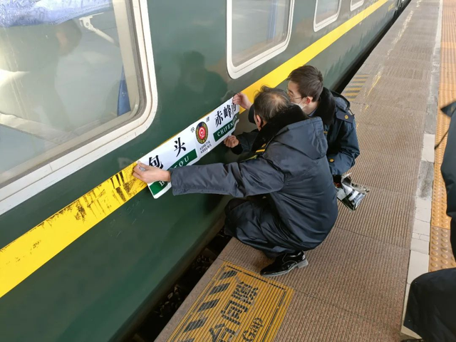 z182次列车，z182次列车到张家口站（坐的同一趟列车）