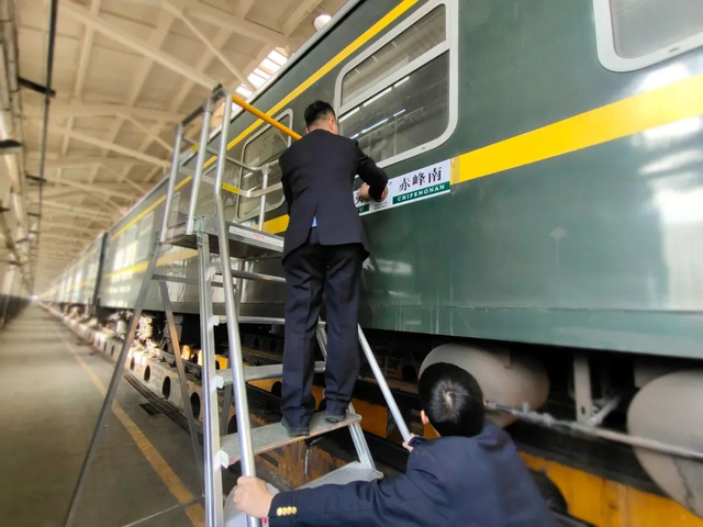 z182次列车，z182次列车到张家口站（坐的同一趟列车）