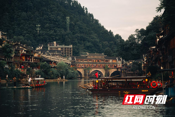 凤凰古城图片，组图丨凤凰古城（凤凰古城照片）