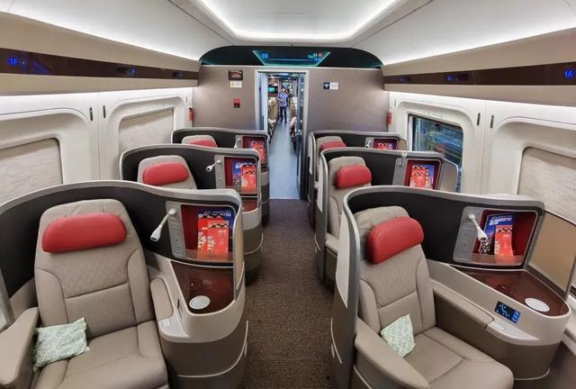 火车上有没有充电的地方，绿皮火车上有充电的地方吗（火车上的这些地方都能充电）