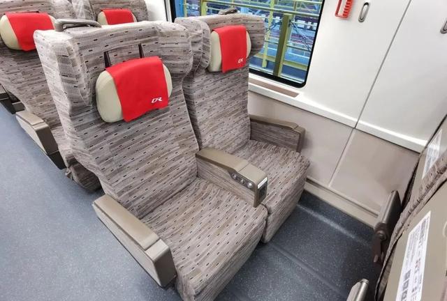 火车上有没有充电的地方，绿皮火车上有充电的地方吗（火车上的这些地方都能充电）