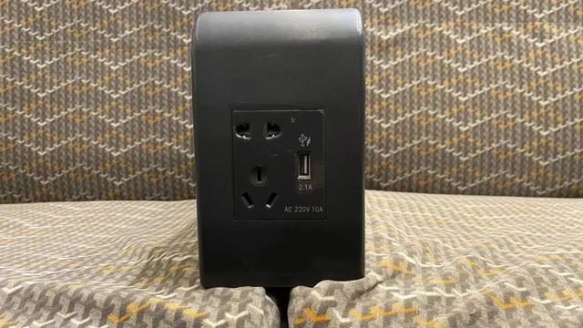 火车上有没有充电的地方，绿皮火车上有充电的地方吗（火车上的这些地方都能充电）