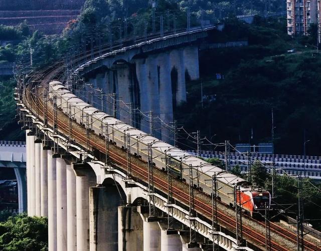 火车上有没有充电的地方，绿皮火车上有充电的地方吗（火车上的这些地方都能充电）