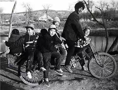 回首过往的感慨句子，回首过往的诗句（青春说，追忆我们的青春年华）