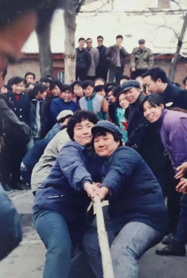 回首过往的感慨句子，回首过往的诗句（青春说，追忆我们的青春年华）