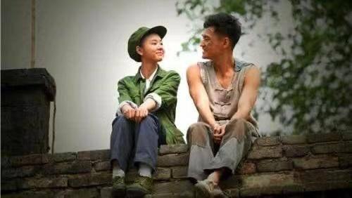 回首过往的感慨句子，回首过往的诗句（青春说，追忆我们的青春年华）