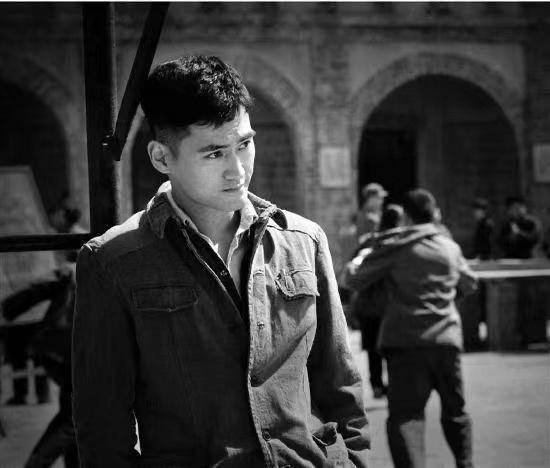 回首过往的感慨句子，回首过往的诗句（青春说，追忆我们的青春年华）