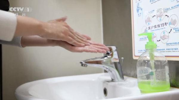 手掌脱皮是什么原因，手掌脱皮是什么原因用什么药（我的手到底“惹了谁”）