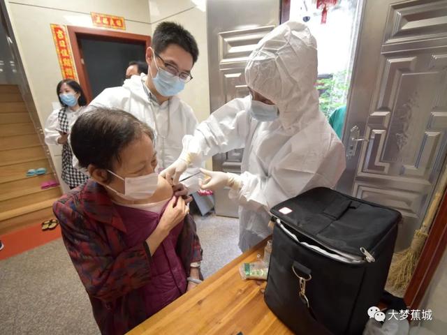 五一假期医院正常上班吗，2021五一医院放假吗（60岁以上老人疫苗接种跑出“加速度”→）