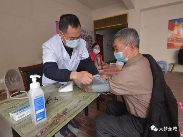 五一假期医院正常上班吗，2021五一医院放假吗（60岁以上老人疫苗接种跑出“加速度”→）