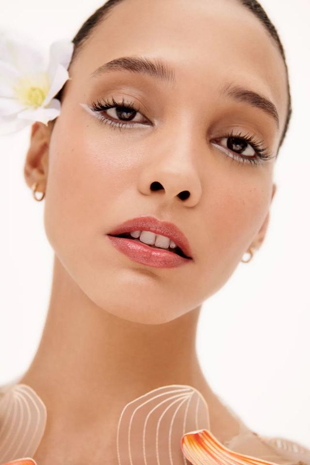 优质男头./ 在时光的润泽下 风景与人皆成了琥珀，微信头像，优质男头./ 在时光的润泽下 风景与人皆成了琥珀（2022年度ELLE绿色美力之星榜单公布）