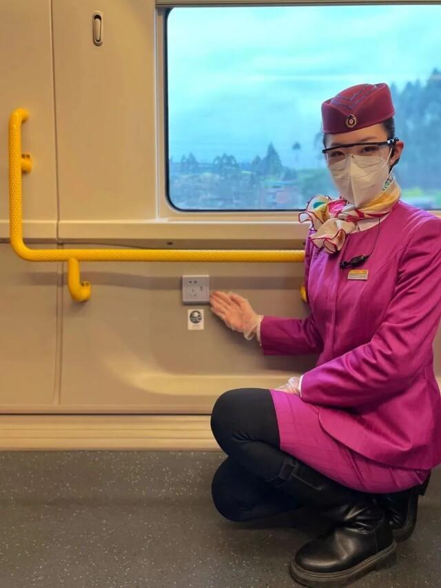 火车哪里可以充电，火车上的充电地方有哪些（火车上的这些地方都能充电）