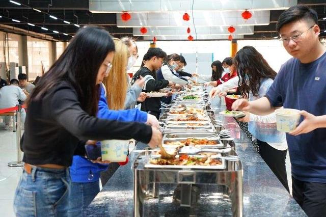 学生留言食堂，食堂对学生的寄语（安徽财经大学“花式供餐”暖胃又暖心）