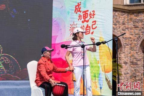 养老模式浅析，中国的养老模式（“养老”不如“享老”中西结合养老模式让老人“逆生长”）