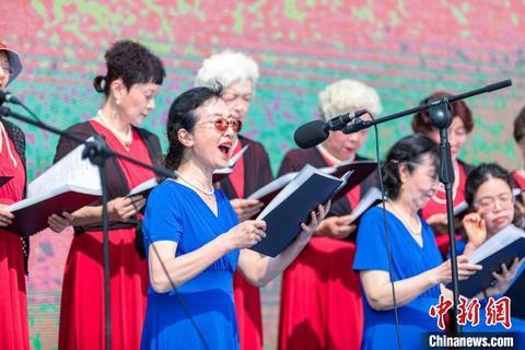 养老模式浅析，中国的养老模式（“养老”不如“享老”中西结合养老模式让老人“逆生长”）