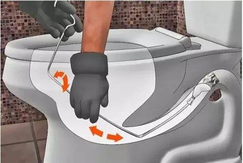 马桶堵塞了怎么处理，马桶堵塞如何办（马桶堵住真闹心~别着急）