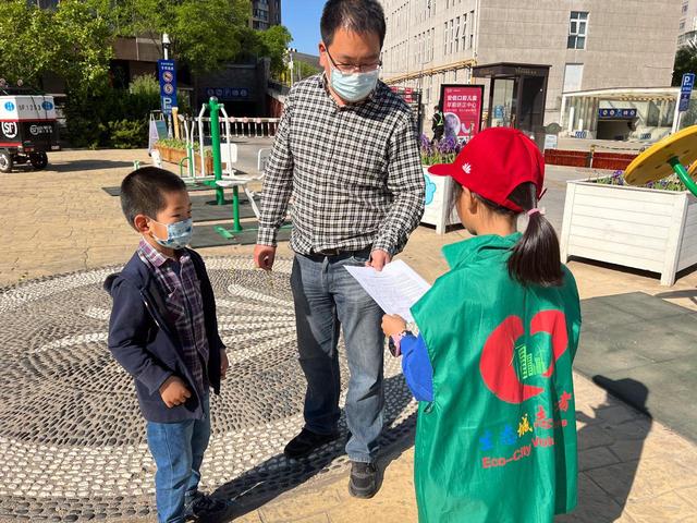 过期化妆品属于什么垃圾，其他垃圾桶颜色及图片（生态城水岸社区举办系列爱卫月活动）