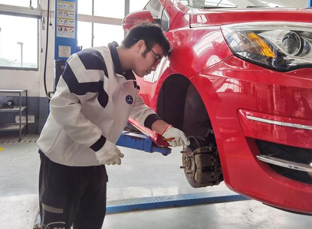 襄阳汽车职业技术学院，襄阳汽车职业技术学院最好的专业是什么-特色专业-优势专业（1700余名选手参与85个赛项角逐）