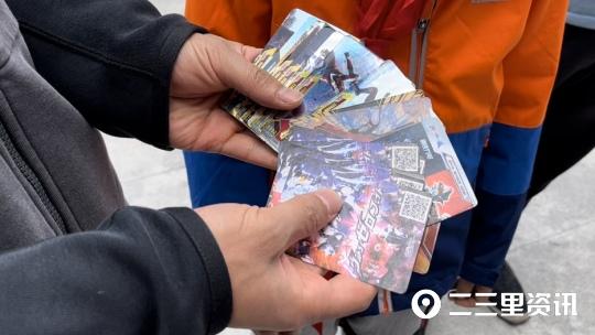 奥特曼卡片怎么卖，奥特曼卡片怎么卖出去（商店卖给10岁娃390元奥特曼卡片）