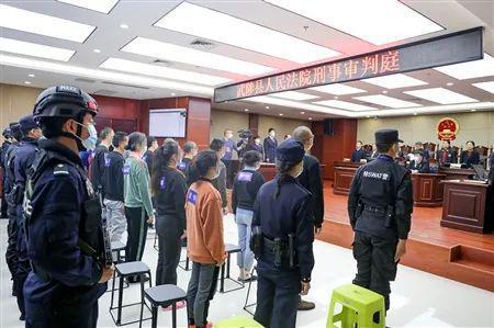 聊天小套路小故事，聊天讲故事套路（给2100万人打催收电话、300万人发催收短信）