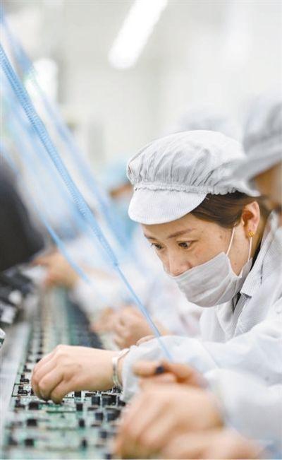 爱岗敬业什么意思，敬业爱岗和爱岗敬业意思一样吗（爱岗敬业 奋战工业生产一线）