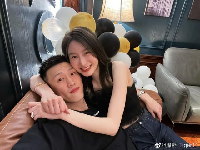 周鹏老婆，周鹏520晒与妻子甜蜜照（周鹏老婆是什么工作）