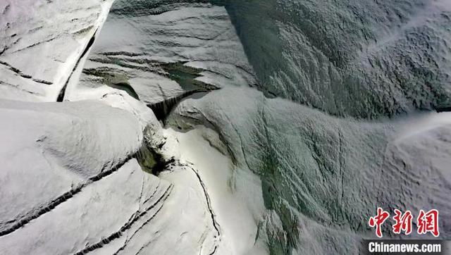 冰川下的湖泊是怎么形成的，冰川湖的形成过程（长江源姜古迪如冰川发现冰面湖）