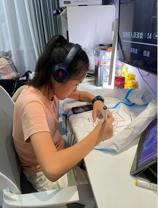 大白怎么画简单又可爱，简笔画大白的画法（樱木花道、机器猫……小小少年手绘“Q版战袍”为“大白”加油）