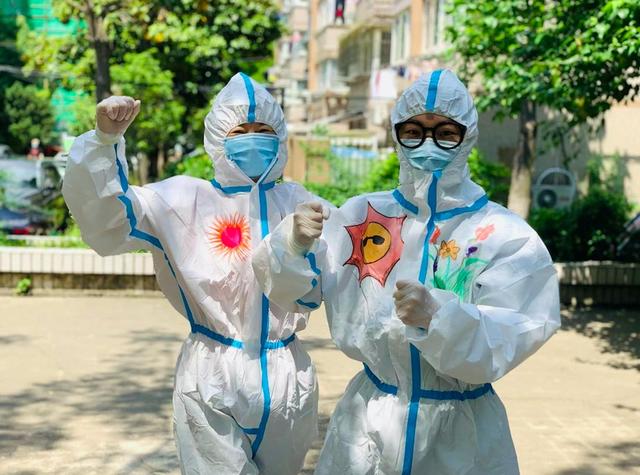 大白怎么画简单又可爱，简笔画大白的画法（樱木花道、机器猫……小小少年手绘“Q版战袍”为“大白”加油）