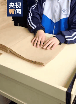 黄河颂朗诵原文，黄河颂朗诵原文朗诵节奏（她手摸盲文朗诵《黄河颂》）