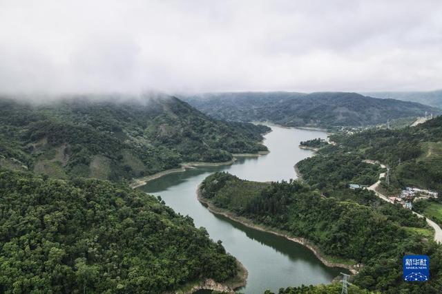 五指山在哪里，五指山在哪里属于哪个省（天空之眼瞰五指山）