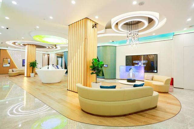 民生银行几点下班，银行下午几点上班（民生银行西南首家“智慧银行体验店”开业\n带您超前体验未来银行）