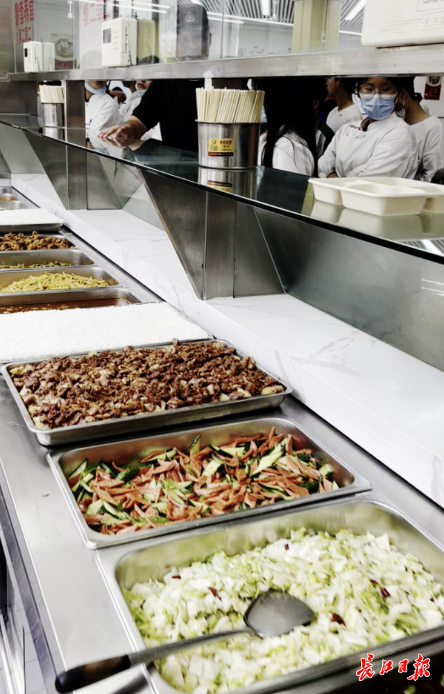 武汉商业服务学院，武汉商学院是几本（武汉这所学校喊话清华大学PK食堂）