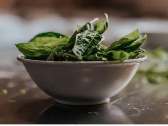 土豆生的能吃吗，生土豆能吃吗（点击查看什么蔬菜不能生吃）