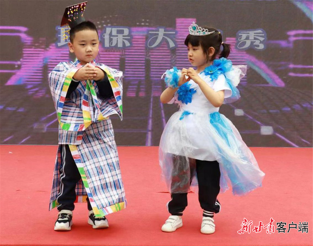 废物利用服装秀图片，塑料袋做环保儿童衣服（这场幼儿环保时装秀“炫酷”啦）