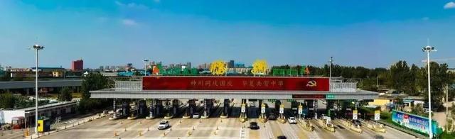 科目二考试下雨的好处，下雨天能练车科目二吗（雨天行车如何正确使用车灯）