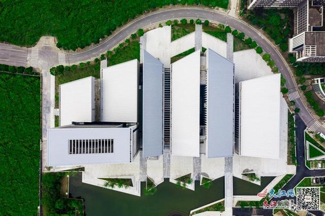 江西建设职业技术学校，江西建设职业技术学院是公办还是民办大学（江西建设职业技术学院校园风采）