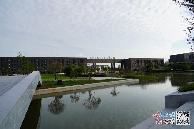 江西建设职业技术学校，江西建设职业技术学院是公办还是民办大学（江西建设职业技术学院校园风采）