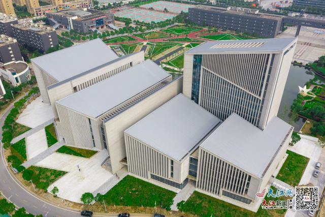 江西建设职业技术学校，江西建设职业技术学院是公办还是民办大学（江西建设职业技术学院校园风采）