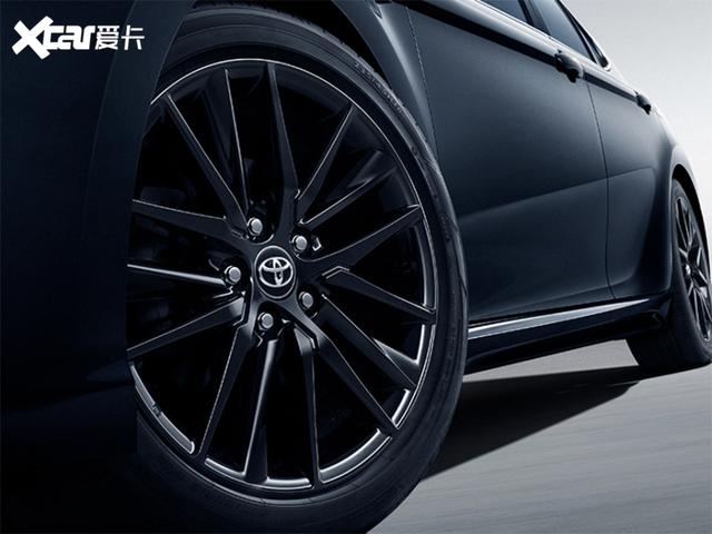 丰田凯美瑞价格及图片，丰田凯美瑞价格及图片易车汽车（2023款丰田凯美瑞SE曝光）