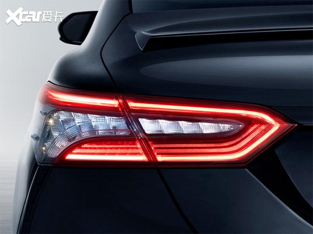 丰田凯美瑞价格及图片，丰田凯美瑞价格及图片易车汽车（2023款丰田凯美瑞SE曝光）