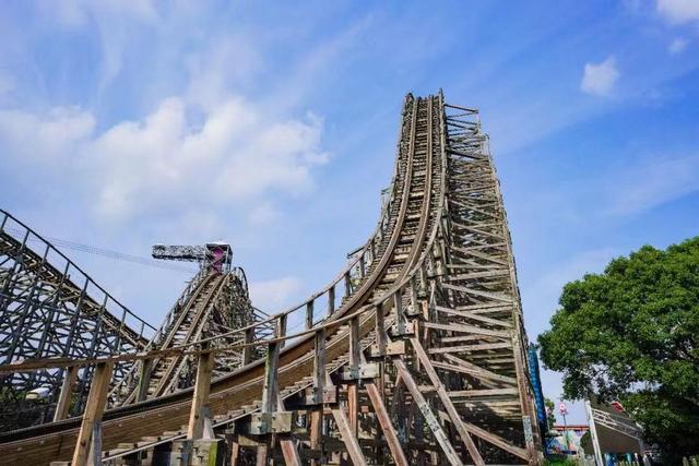 上海欢乐谷怎么去，上海欢乐谷游玩攻略（上海欢乐谷今起恢复开园）