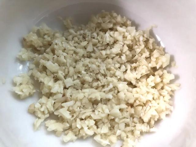 蒜蓉怎么做最香，蒜蓉怎么做才香（是我吃过最好吃的蒜蓉蒸排骨）