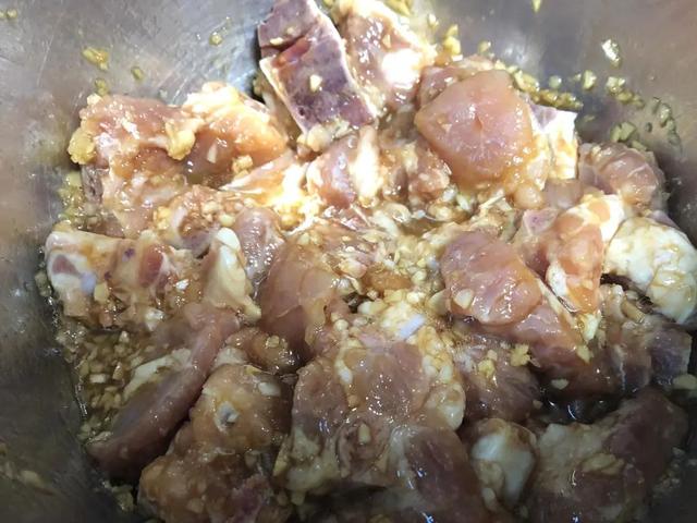 蒜蓉怎么做最香，蒜蓉怎么做才香（是我吃过最好吃的蒜蓉蒸排骨）