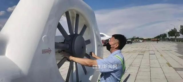 绿色机器猫，穆北安，微信头像，绿色机器猫，穆北安（他们在空中护市民“安康”）