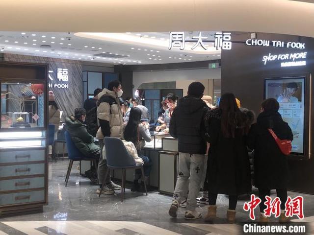 支棱起来是什么意思，支棱障碍是什么意思（买黄金的年轻人们）