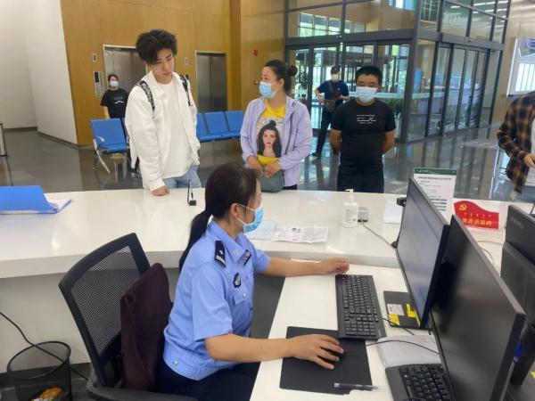 补身份证最快几天，补办身份证最快要多久（“绿色通道”提速考生补换领身份证）